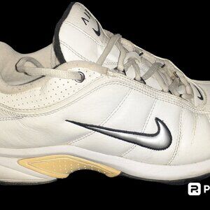 NIKE AIR VXT 2 WHITE/BLACK WOMEN'S SIZE 11 - Great Condition - Item #312630-103